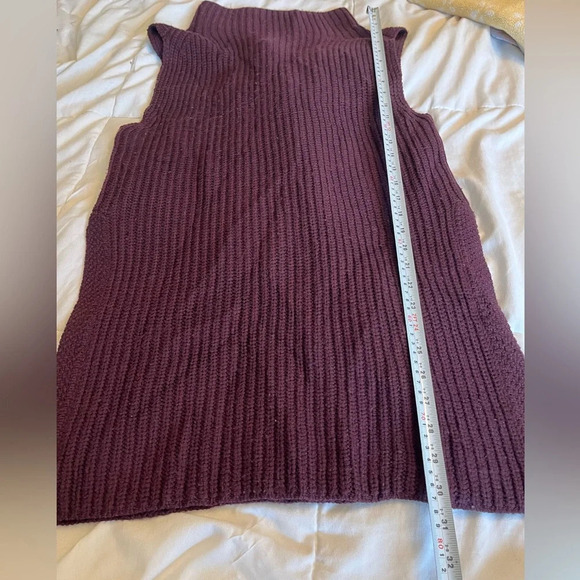 Wilfred Durandal Merino Wool Sleeveless Mock Neck Tunic
Sweater Burgundy XS - Picture 12 of 13